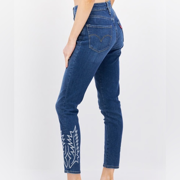 Levi’s 721 High Rise Skinny Jeans 26 Western Stitch Ankle Detail - Picture 7 of 9